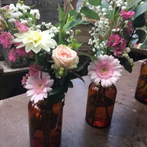 bloemen roels zaaldecoratie tafeldecoratie