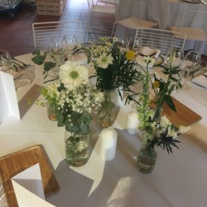 bloemen roels zaaldecoratie tafeldecoratie