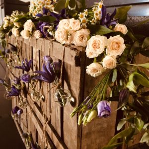 bloemen roels kerkdecoratie