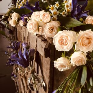 bloemen roels kerkdecoratie