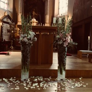 bloemen roels kerkdecoratie