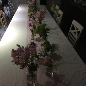 bloemen roels zaaldecoratie tafeldecoratie