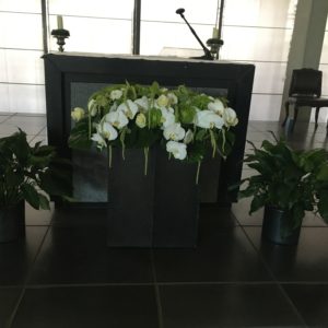 bloemen roels kerkdecoratie