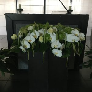 bloemen roels kerkdecoratie