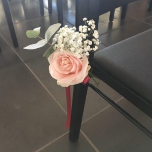 bloemen roels kerkdecoratie