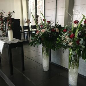 bloemen roels kerkdecoratie